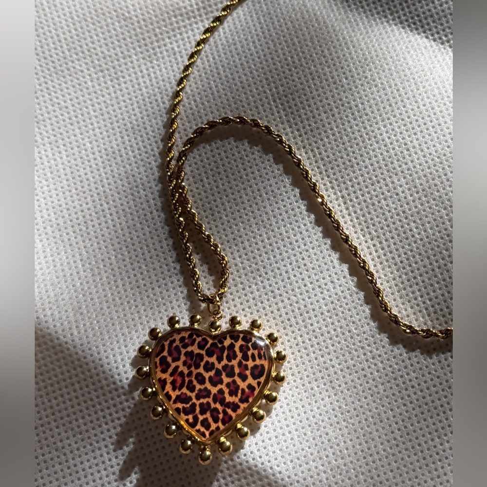 Gold Rope Chain Leopard Print Heart Pendant Necklace - Picture 4 of 5